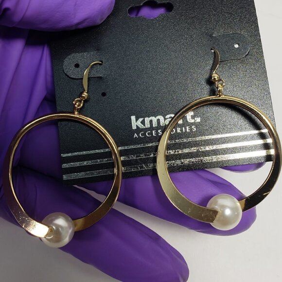 Add a Touch of Elegance with Women's Faux Pearl Polished Gold-Tone Hoop Earrings - Picture 1 of 8